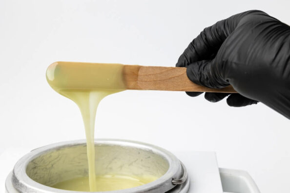 shutterstock_2478633459 depilacja bikinni